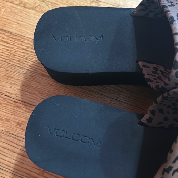 Volcom Leopard print platform sandals. Size 9.5 almost new. - Picture 2 of 7